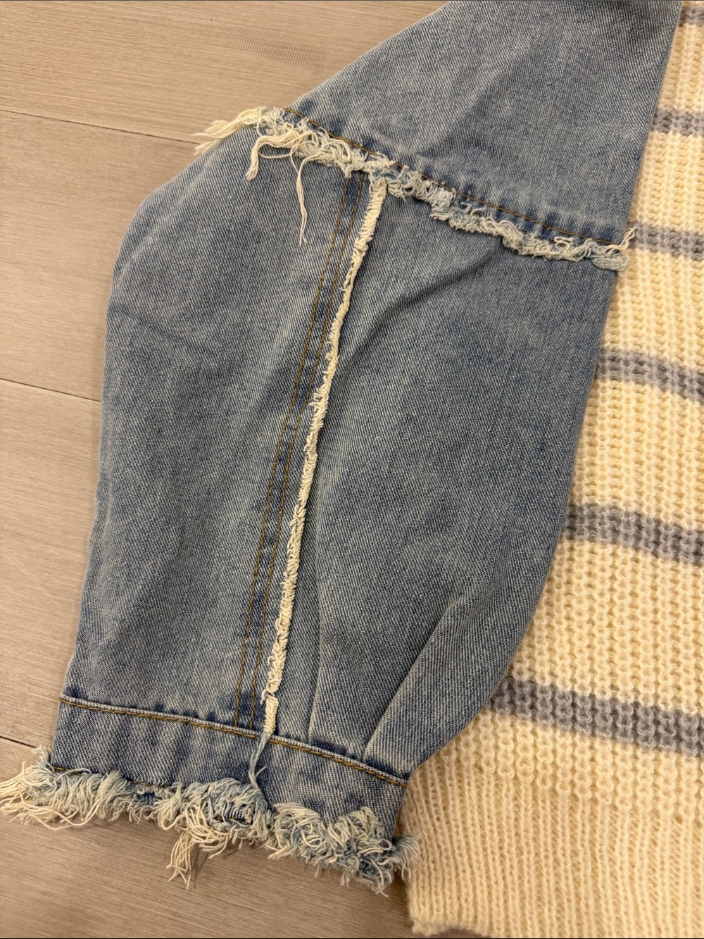Urban Daizy - Women’s Cream Stripe Sweater with Denim Sleeves - Size S/M - Picture 2 of 4
